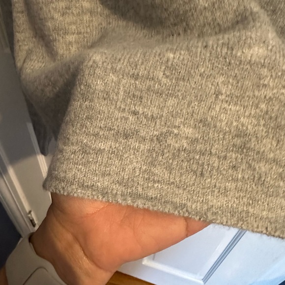 Sweater - Picture 4 of 4